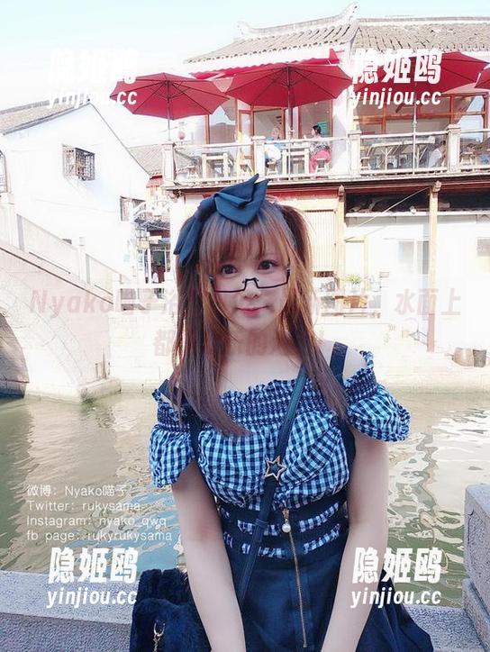 Nyako喵子浴缸日记：最新图片，水面上都是欢乐的泡泡！