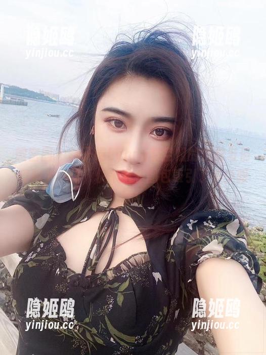 微密圈 - 林子喵Lynne将空姐的优雅与俏皮融为一体，快来看看图包吸引了多少眼球！