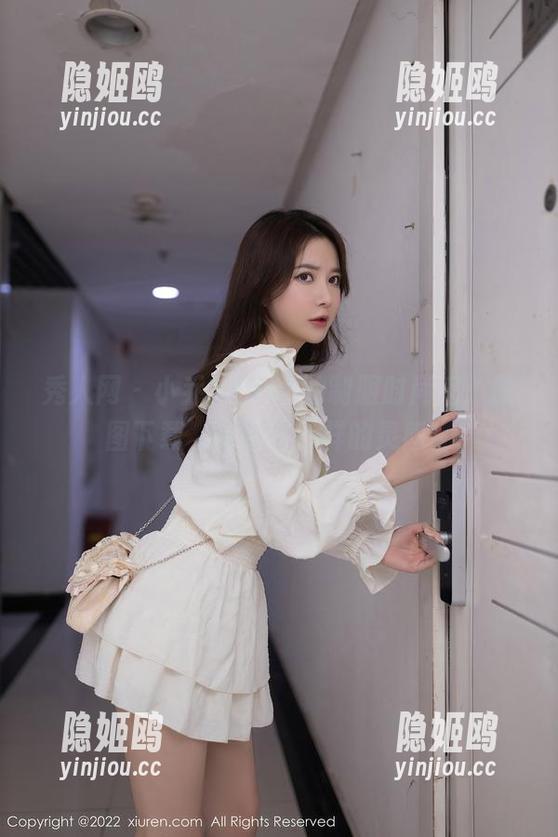 秀人网 - 小乔babyb的制服时尚秀：原图下载，给你不一样的灵感！