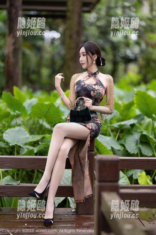秀人网 - 少女心雪雪的吊带合集——美图让你怀疑人生！