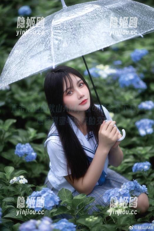 直击心底的秋山AkI，秋の恋全套下载，感受甜蜜与暧昧的交织。