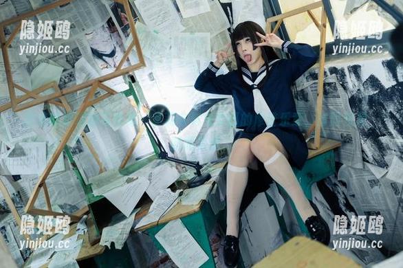 精选胡桃喵的写真集：莫莉卡与兔女郎的摩登乐章，时而优雅，时而俏皮。