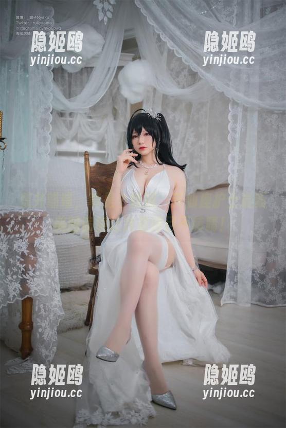 荒井喵喵，真是个妖精，英仙座护士最新美图偏偏让我看得目不转睛！